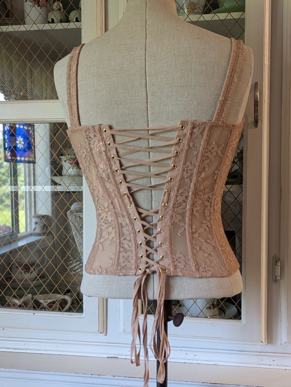 🩷🆕VS The Classic Corset Praline Lace Fitted Top with Lace-Up Back Gold Bodycon - Picture 9 of 16